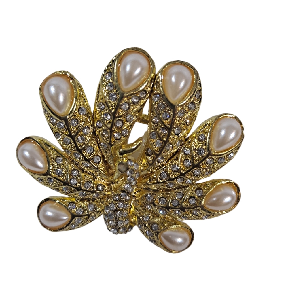 Peacock Costume Jewelry Stretch Ring Faux Pearls and Faux Sparkle Stones Pearls